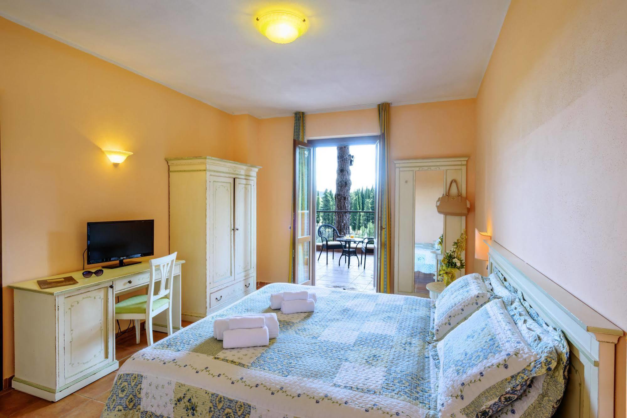 Pian Dei Mucini Resort Il Borgo Massa Marittima Exterior photo